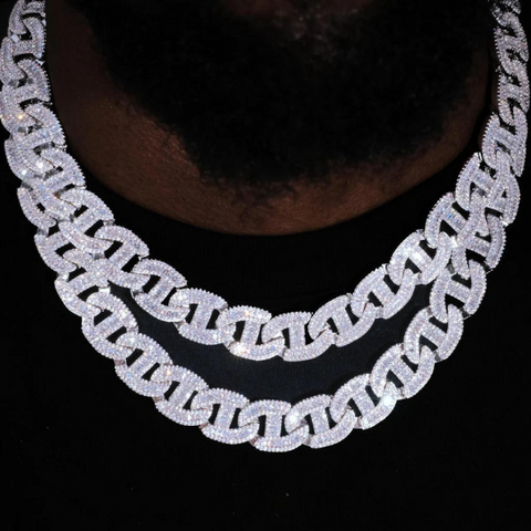 BAGUETTE CHAIN LINK NECKLACE IN WHITE GOLD